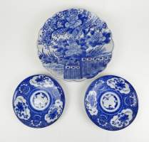 Asiatique : plat et 2 assiettes en faïence ancienne Japon (egr)