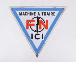 Objet : Plaque publicitaire émaillée triangulaire - Machine à Traire FN ici - (pt traces oxy.)