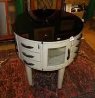 Meuble de dentiste modèle GIRATOR LEON MARTIN en métal laqué et verre (bel état gen , usure d'usage)