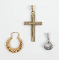 Bijou : Pendentif - Croix - et boucle d'oreille orpheline en or jaune 18K + pendentif en or blanc 8K et petit diamant