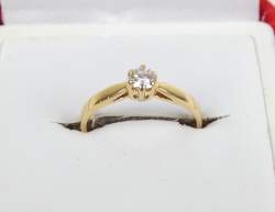 Bijou : Bague en or blanc 18K sertie d'un diamant solitaire