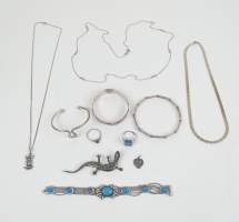 Bijou : Lot de bijoux en argent (3colliers/chaines , 2bagues , broche , 4bracelets (1mq) , pendentif PEYNET)