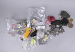 Collection de pièces de monnaie : gros lot de pièces du monde dont argent (françaises , belges et italiennes)+ gros lot de pièces du monde