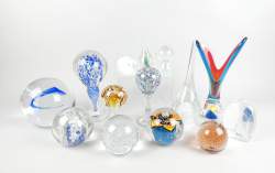 Verrerie : lot de sulfures (14pc) dont porte - perruques H+gd : 24 , 5cm vase Sommerso Murano H : 29cm , forme champignon , goutte d'eau