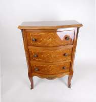 Meuble : Chevet galbé en marqueterie de style Louis XV