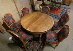 Meuble : Table Louis Philippe à allonge en chêne et pieds en gaine sur roulettes H : 76cm Diam : 120 Lallonge : 80cm + 6 chaises