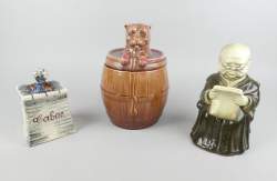 Céramique : Pot à tabac en faïence(3) : Nimy Lecteur de journal H23 + Hasselt Chien dans tonneau (Ecl) H27 + ramoneur H16 (3pcs)