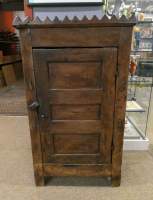 Meuble : Meuble rustique de style éléments anciens ouvrant sur 1 porte H : 125x72x50cm