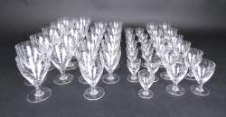 Verrerie : Service de verres en cristal (45pcs) : 11 verres à eau , 11 verres à vin rouge , 12 verres à vin blanc et 11 verres à liqueur