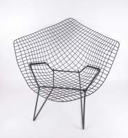 Meuble: fauteuil en acier laqué noir (oxy, pt acc) d'après BERTOIA Harry