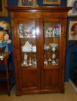 Meuble: Bibliothèque vitrée 2 portes décor de filets de marqueterie 189x123x46cm