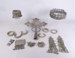 Africain : Lot Ethno divers dont croix copte Ethiopie, parrure de mariage Rajasthan.