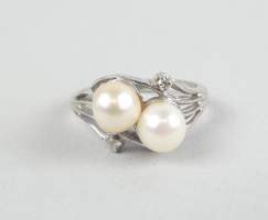Bijou : Bague en or blanc 14K sertie de perles de culture et diamants