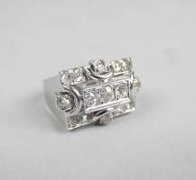 Bijou : Bague Art Deco en or blanc 18K et platine sertie de diamants