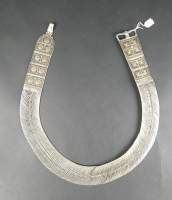 Bijou ethnique : Ceinture articulée en partie en argent avec incrustations d'imitation de 9 pièces de monnaie probablement Inde Kerala