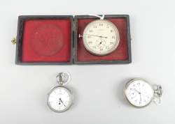 Bijou : Montre de gousset chronographe (fonctionne partiel) mvt a remontoir en métal argenté +chronographe JAQUET (En état) +Podomètre Lafontaine Paris (Ds l'état)