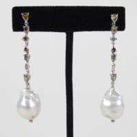 Bijou: Paire de boucles d'oreilles en or blanc 14K sertie de diamants (2coup) po