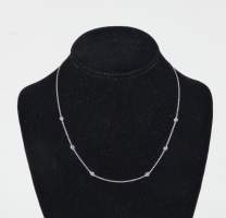 Bijou: Collier en or blanc 18K serti de 6 diamants pour env. 0,30cts P: 2,9g L: