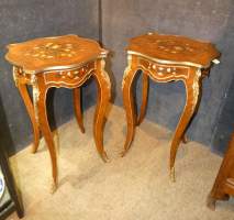 Meuble : Paire de tables d'appoint de style Louis XV