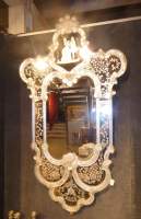 Meuble : Important miroir de Venise à parcloses