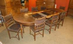 Meuble : Table à diner ronde en chene allongeable Louis-Philippe et 8 chaises néo-renaissance en chêne