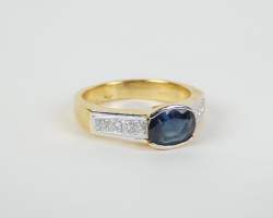 Bijou: Bague en or jaune 18K sertie d'un saphir d'env. 0,35cts et de diamants po