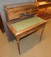 Meuble: Bureau de dame en noyer Epoque Napoléon III