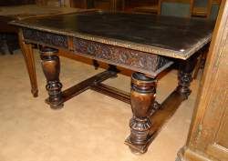 Meuble: Table rect Néo-Renaissance en bois patiné foncé 1eremoitié du 20eS 136x1