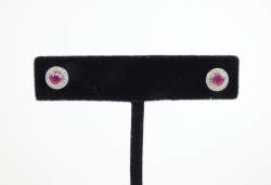Bijou : Paire de boucles d'oreilles en or blanc et jaune 18K serties d'un rubis entouré de diamants (papillons rapportés)