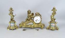 Horlogerie: garniture de cheminée en bronze doré porcelaine de Paris HRL mvt de