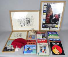 BD : lot sur le thème de TINTIN avec divers livres , jeux , marionnettes , Milou , poster , ...