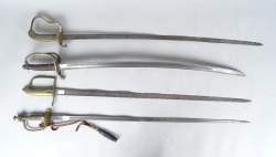 Arme (4) : 3 sabres 19eS sans fourreaux + 1 épée allemande début 20eS