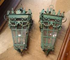 Meuble : Paire de grandes lanternes en fer forgé