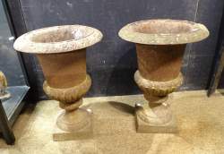 Meuble : Paire de vasques de jardin anciennes en fonte modèle Médicis