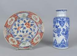 Asiatique : (2) porcelaine chinoise : vase 19eS , assiette Imari chinoise