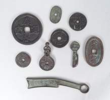 Asiatique : (9) Chinois : 7 monnaies et 2 monnaies couteaux en bronze