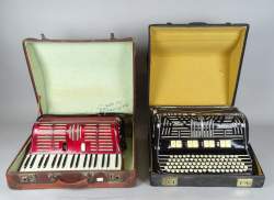 Musique : (2) accordéon chromatique R. Ruelle Jemappes (pt mq), accordéon chromatique Camille Parys Bruxelles 1ère moitié 20eS