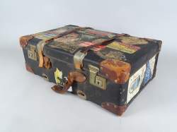 Objet : valise Made in England avec autocollants vintage 32x55x17cm (ds l'état)