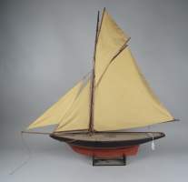 Collection : Maquette de bateau : voilier en bois 1 mat H : 98x103cm