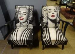 Meuble / tableau: paire de fauteuils peints - Marilyn Monroe- signé LUST Céline