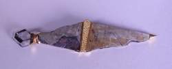 Bijou: Broche en or jaune 18K, météorite, quartz et saphirs jaunes P: 59,3gr L: