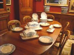 Service a diner en faience Mouzin Lecat (soupiere, legumier,sauciere, 12 plates,