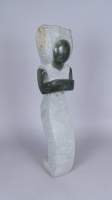 Sculpture: pierre serpentine ? -Femme debout stylisé- signé K.LAISI Zimbabwe 20e