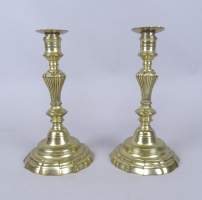 Objet: Paire de bougeoirs en bronze a/ bobèches 18eS H:25cm