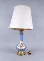 Céramique Lampe en porcelaine bleue médaillon de fleurs rehauts d'or socle en br