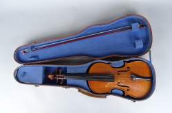 Instrument violon entier d'étude, étiquette apocryphe avec archet estampillé San