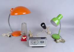 Luminaire : 5 vintage : lampe à poser(4) métal flexible orange , métal flexible vert Veneta lumi , Osram , bobèche verre moulé + réveil