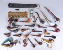 Collection : (32) 2 porte - pipes et diverses pipes à tabac dont +/ - 17 pipes en bruyère