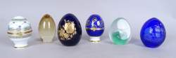 Objet : Collection d'oeufs (6) dont Fabergé style fait en Russie , Val Saint Lambert , porcelaine Raynaud , Leixus signé (pt écl)
