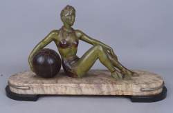 Sculpture métal et marbre Art Déco -Jeune femme au ballon- anonyme circa 1925 H: